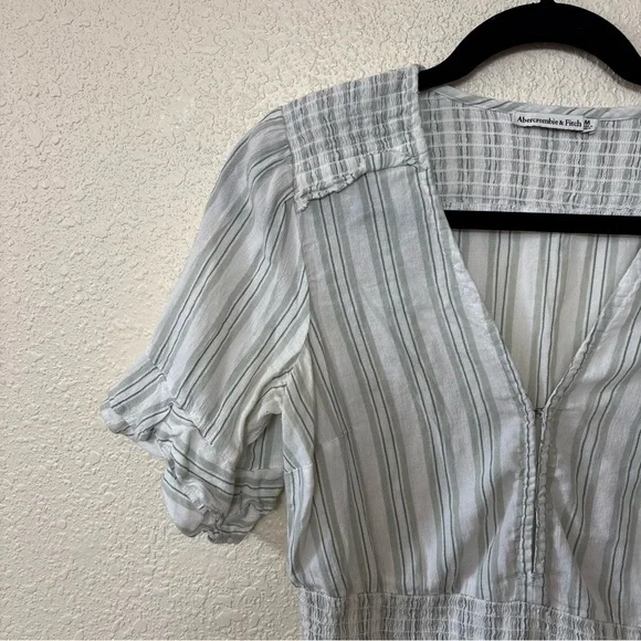 Abercrombie & Fitch White and Green Striped Smocked Cropped Blouse Medium - Picture 2 of 10